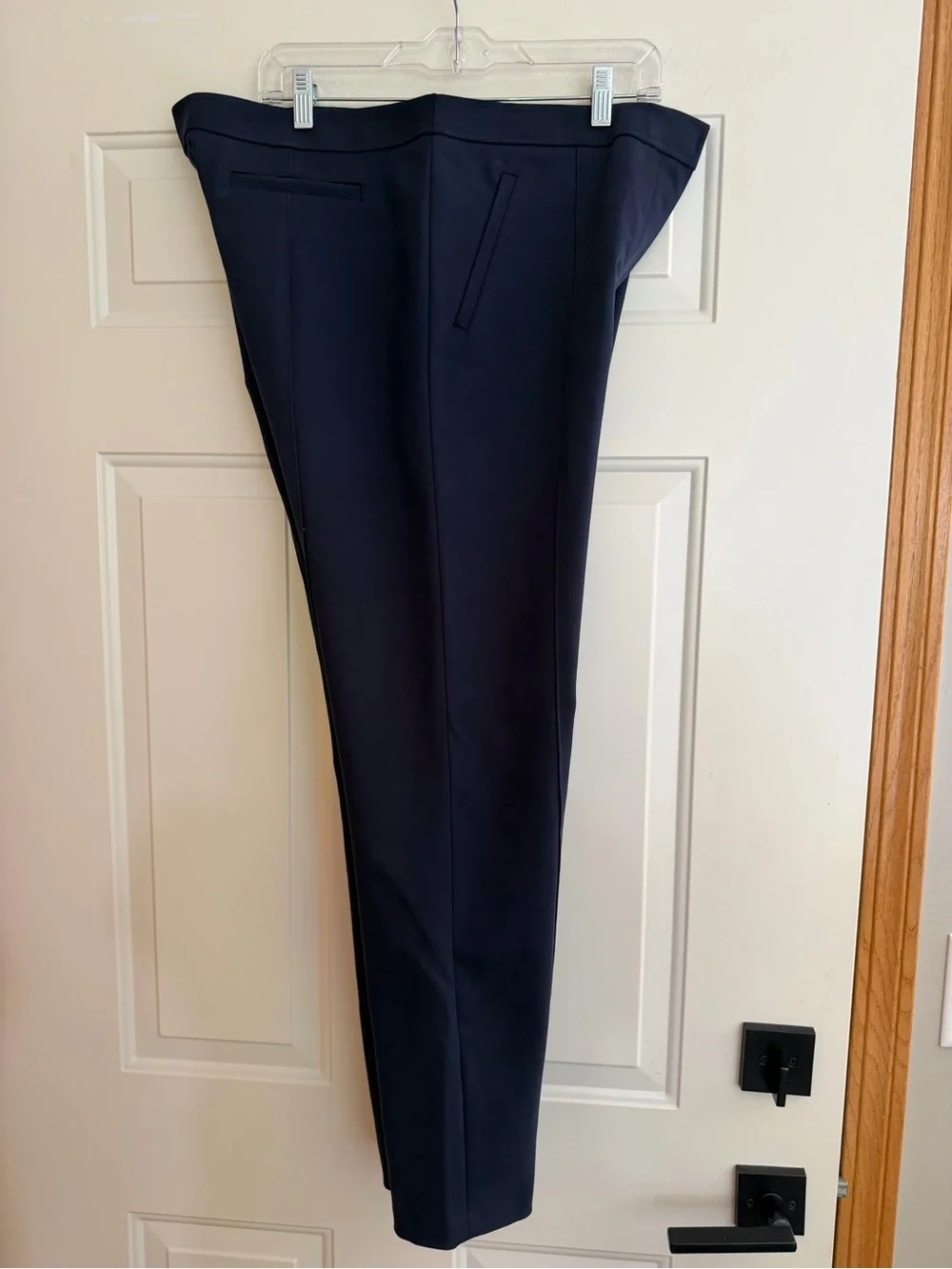 Women’s Tory Burch navy blue Vanner tailored cropped ankle pants. Size 14